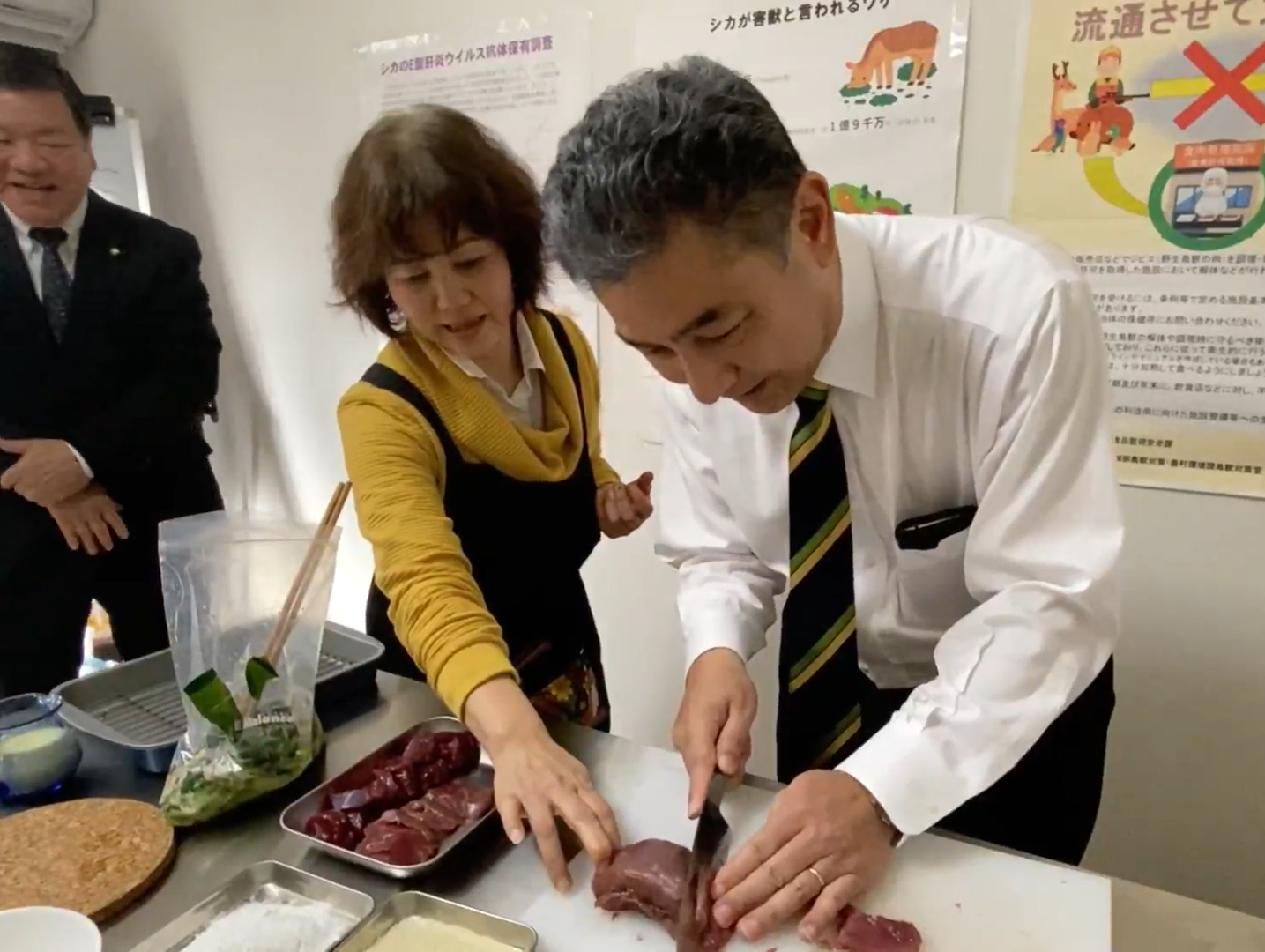 シカ肉を切る実践